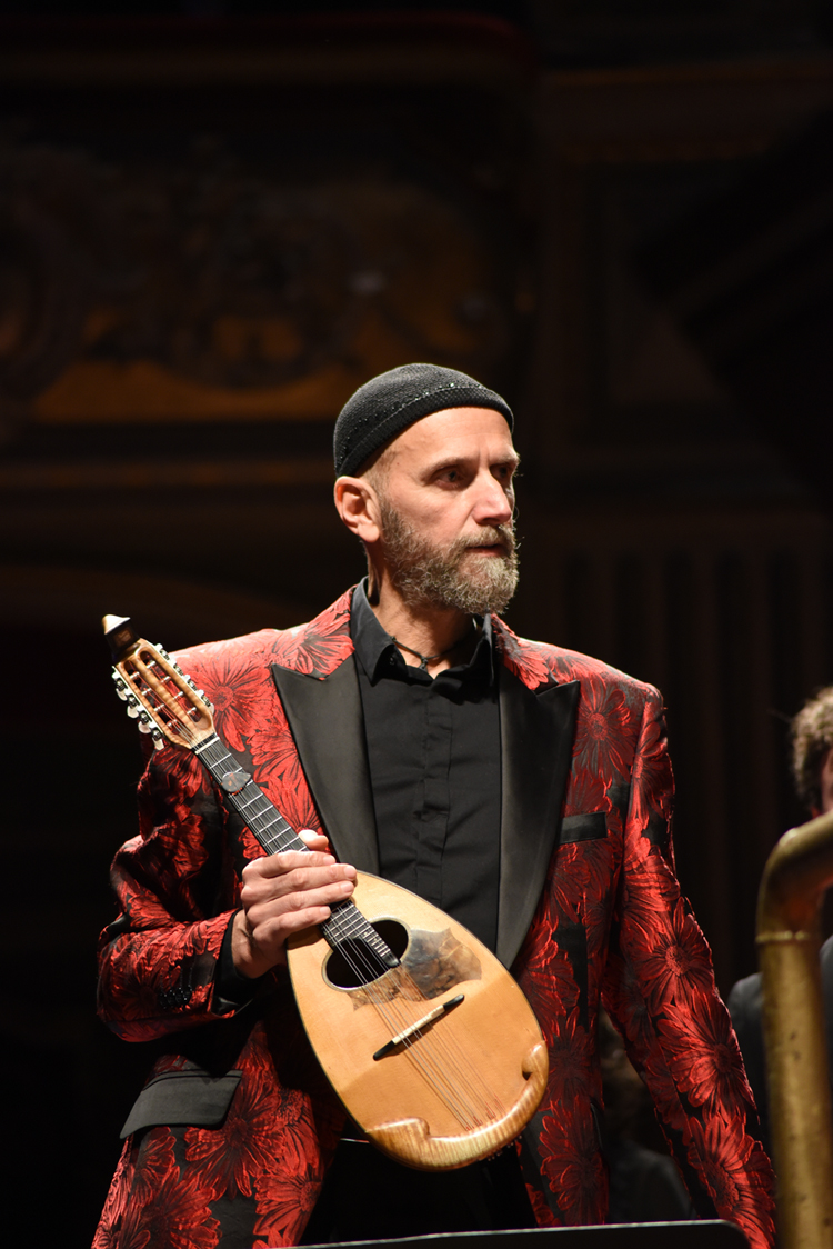 Il successo annunciato del “Mandolino Virtuoso” di Carlo Aonzo e dell’orchestra Giovanile del Conservatorio Bellini di Catania